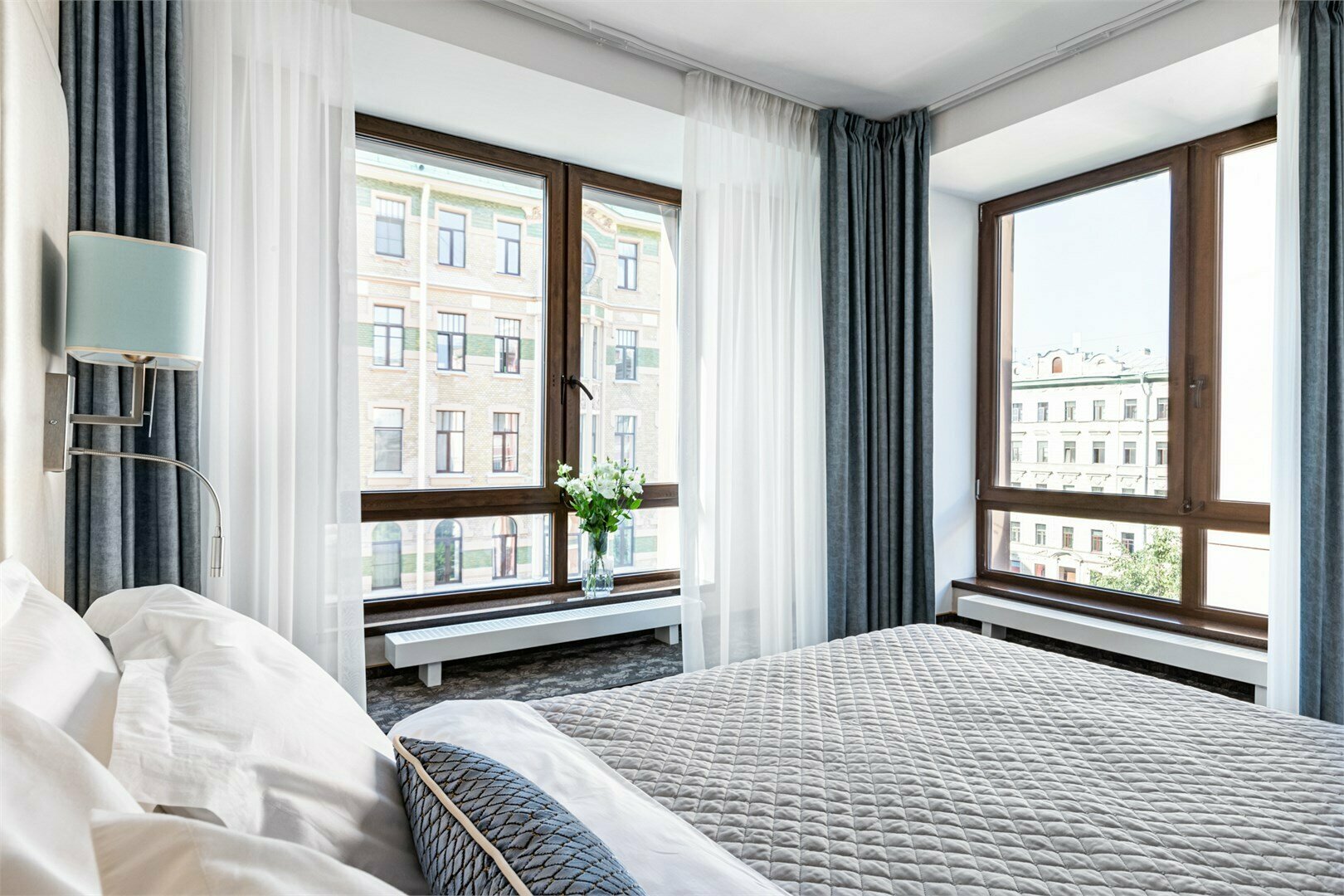 Двухкомнатный Люкс "Невский" с красивым панорамным видом на город