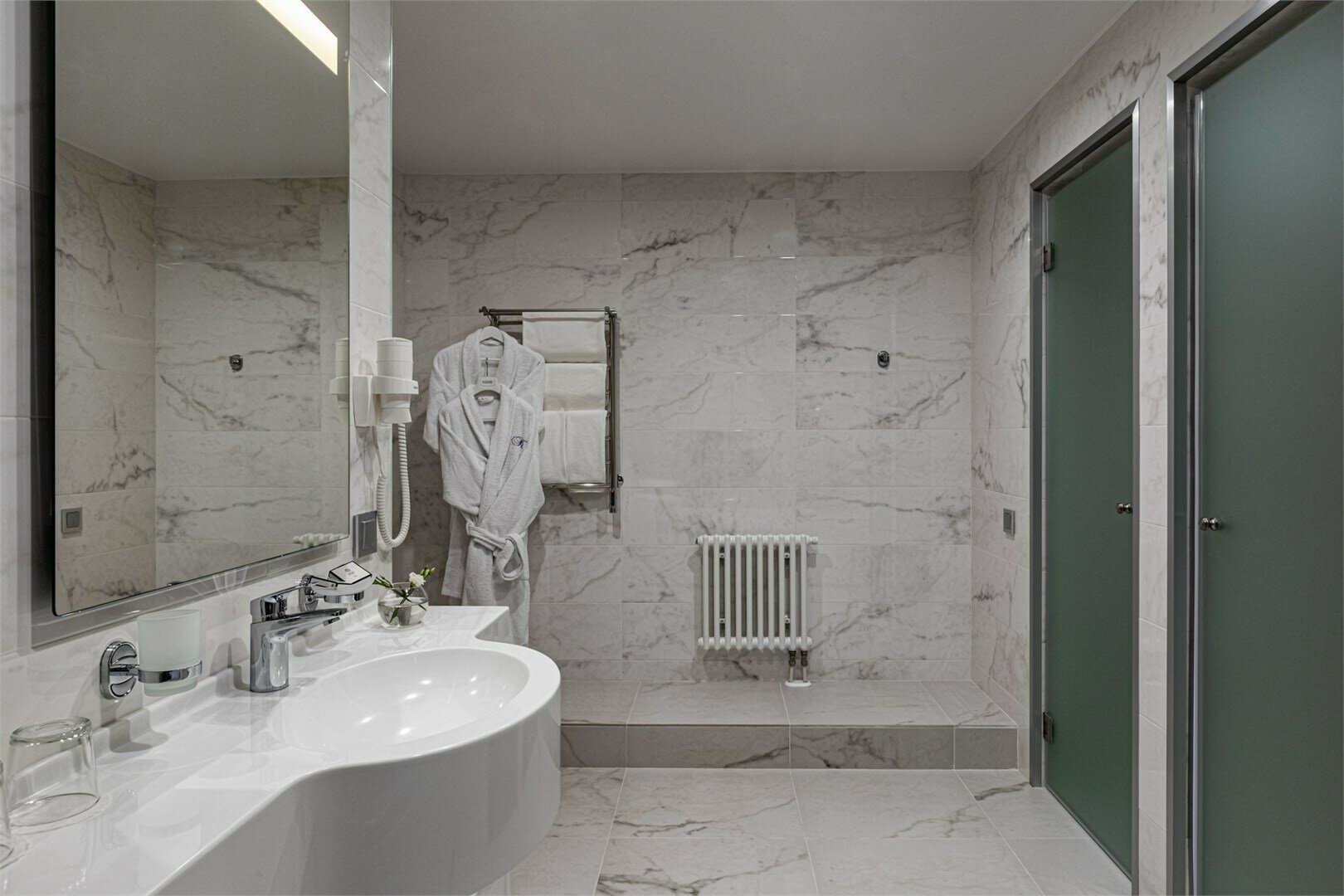 Двухкомнатный Люкс "Невский" с красивым панорамным видом на город