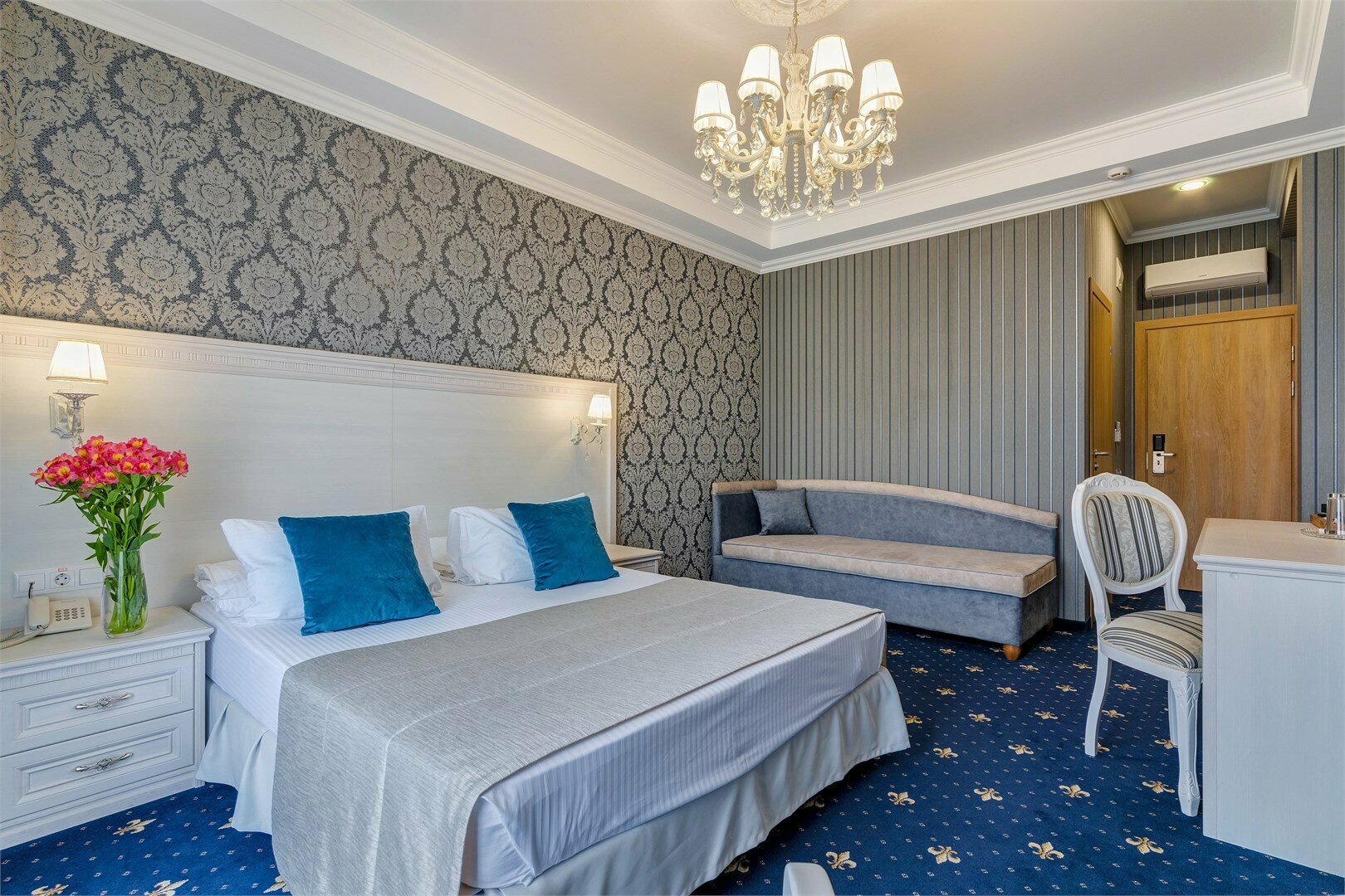 Улучшенный Стандарт первой категории с балконом