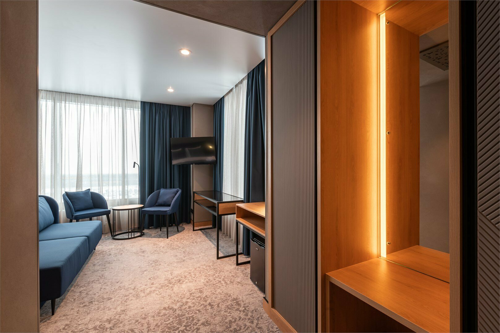 Улучшенный с диваном