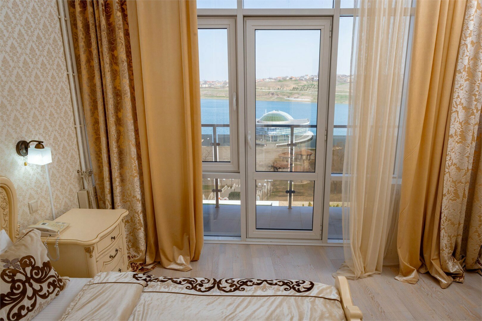 Улучшенный люкс с видом на море