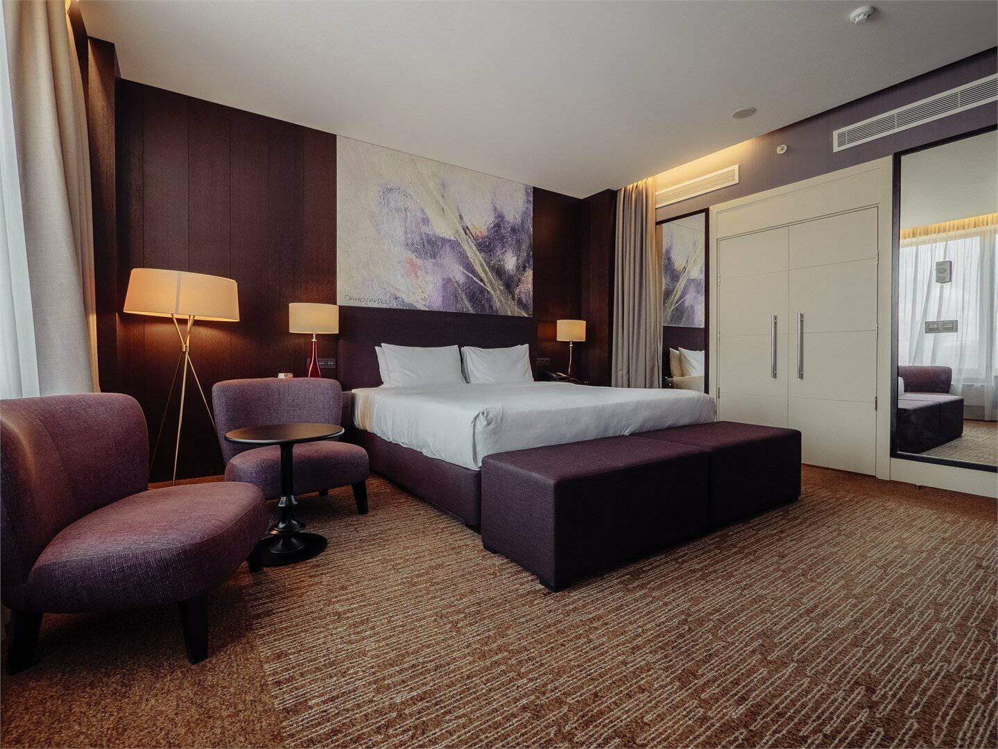 номер ЛЮКС двухкомнатный, с 1 двуспальной кроватью