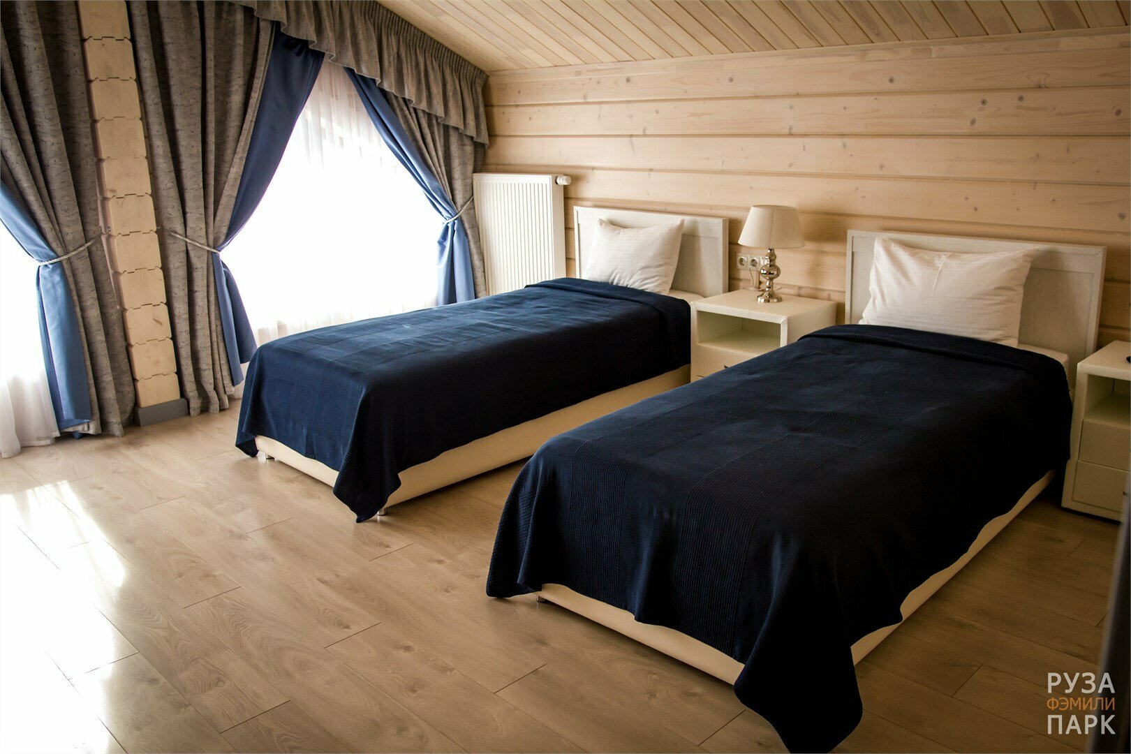 Двухэтажный коттедж "Снежная Королева" (4 спальни)