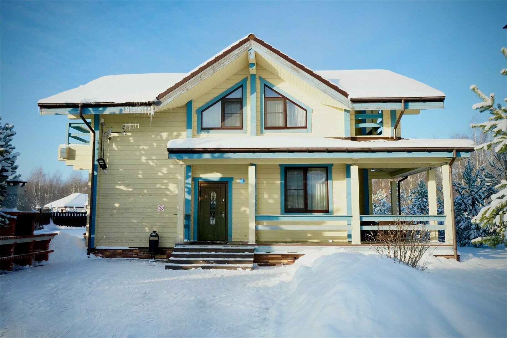 Двухэтажный коттедж "Новогодний" (5 спален)