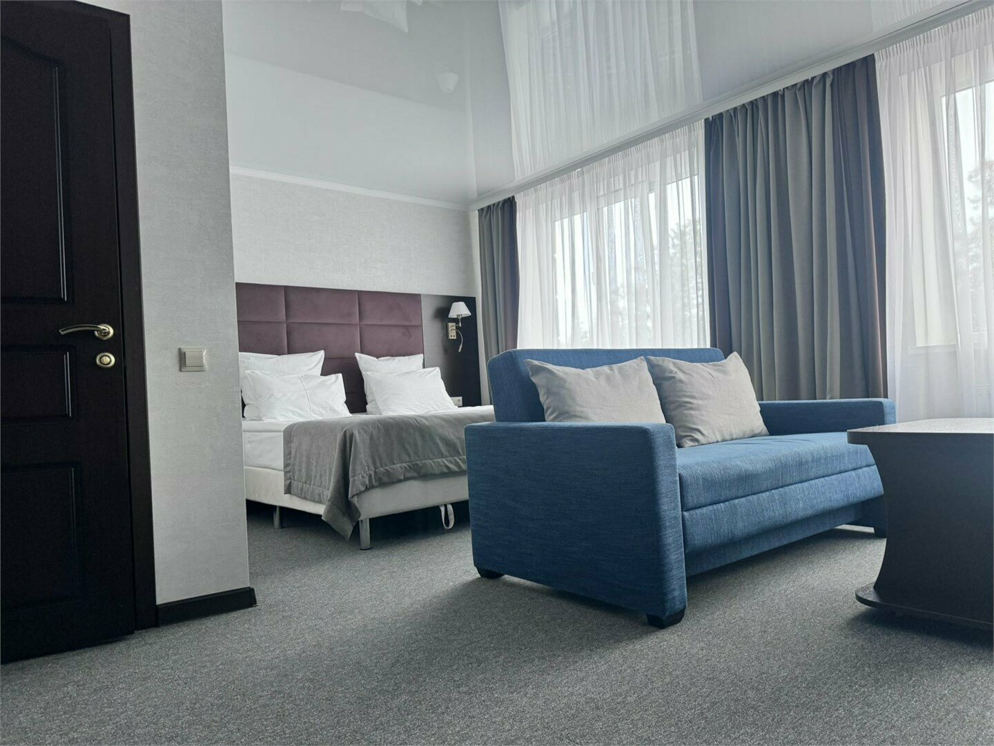 Джуниор сюит с большой кроватью