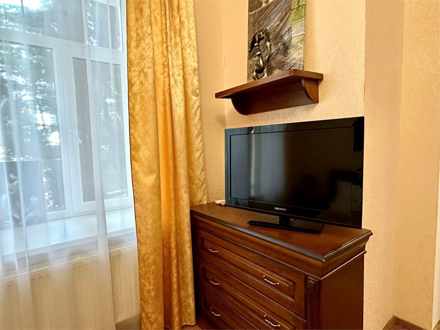 Люкс с видом на бассейн