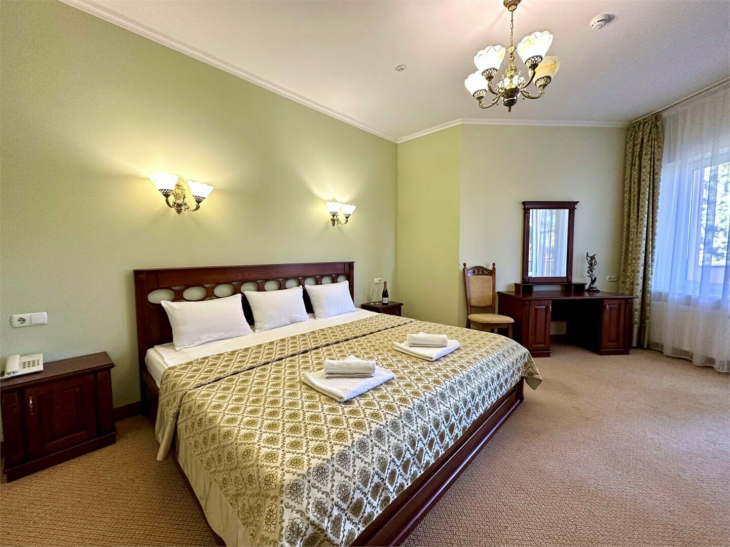 Номера Премиум Люкс с балконом с одной совместной кроватью с видом на море