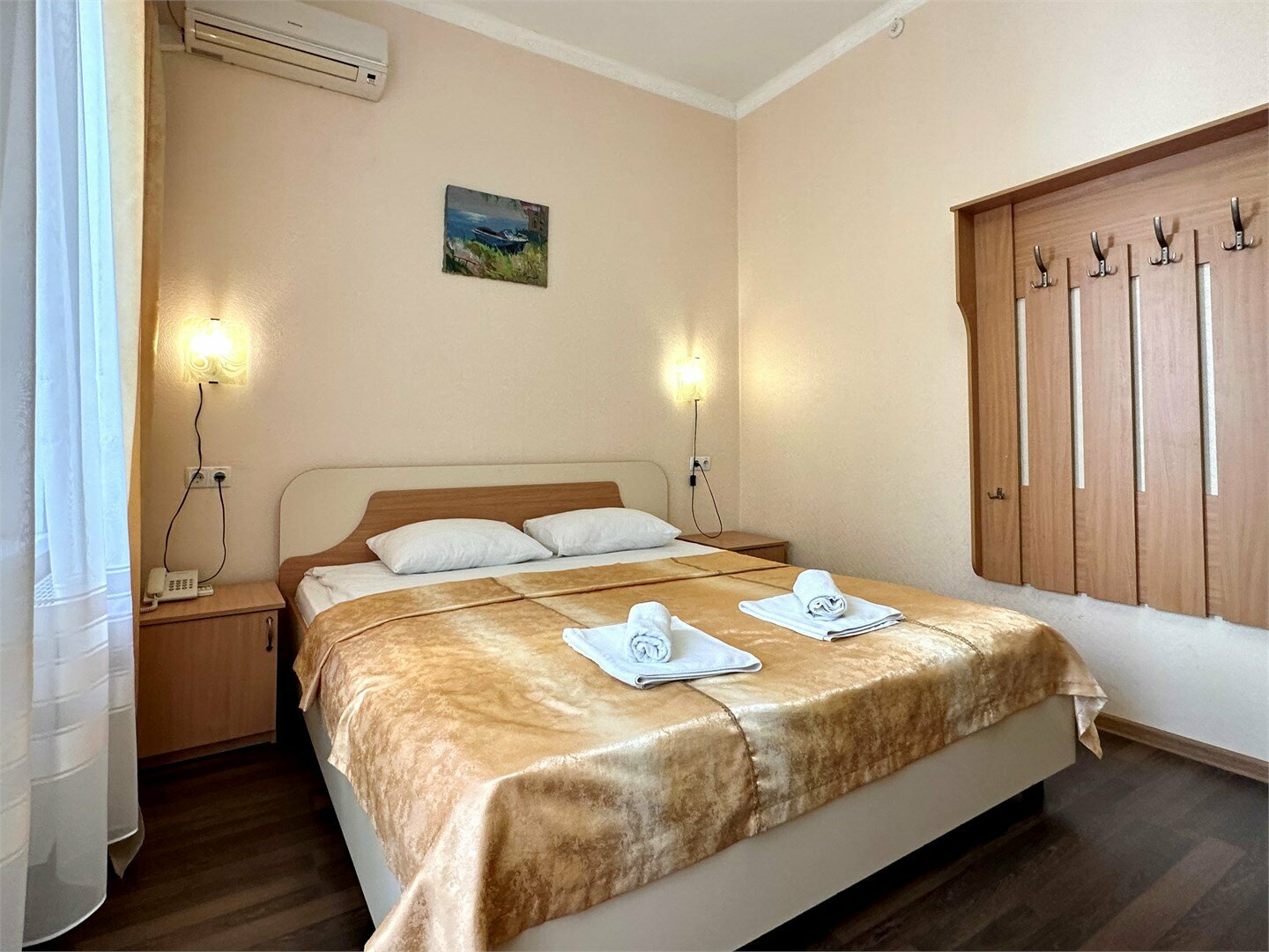 Номера бизнес с балконом с одной совместной кроватью с видом во двор