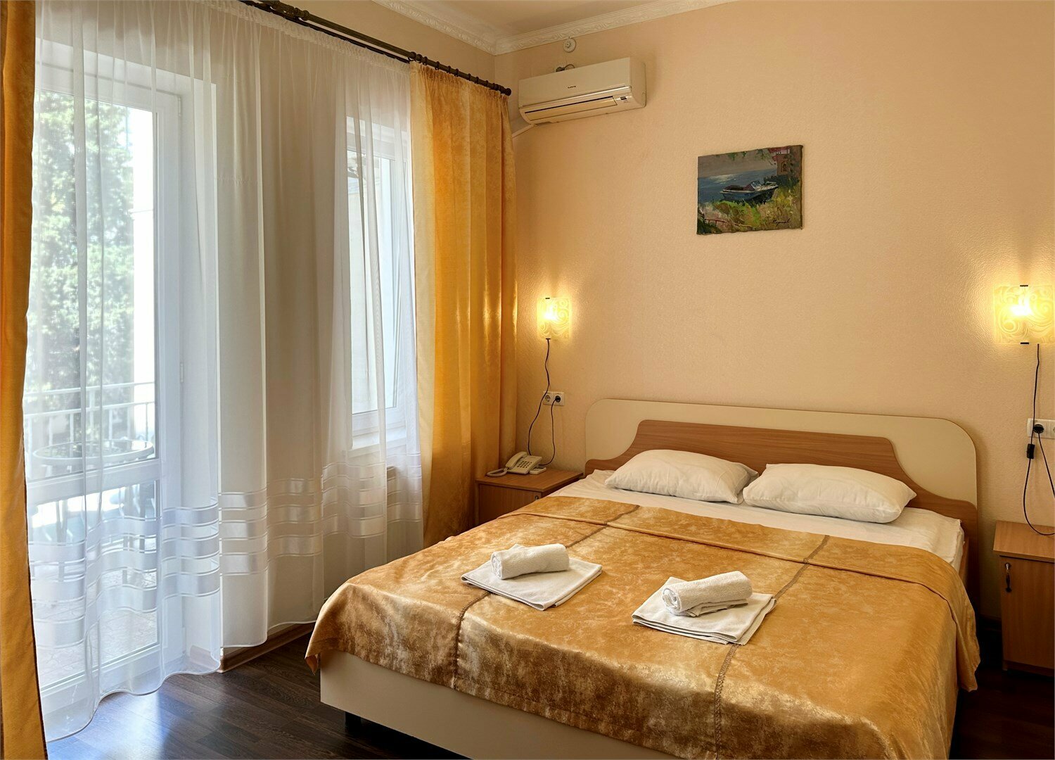 Номера бизнес с балконом с одной совместной кроватью с видом во двор