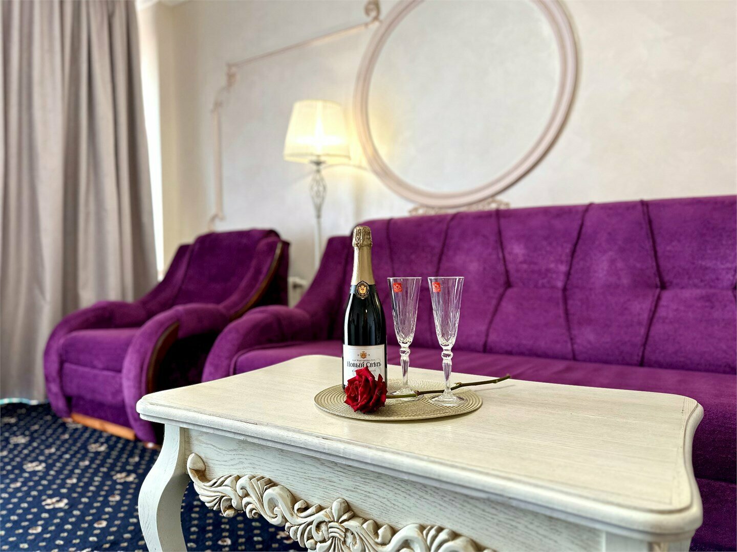 Номера Премиум Люкс с балконом с одной совместной кроватью с видом на море