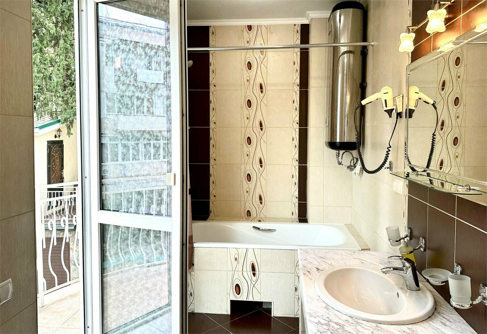 Номера Бизнес без балкона с двумя раздельными кроватями с видом во двор