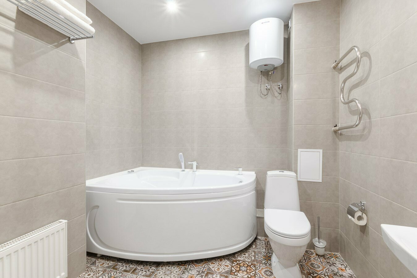 Полулюкс трехместный с Джакузи