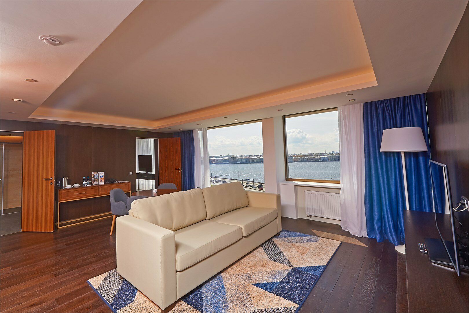 Трехкомнатный Представительский Люкс с видом на реку