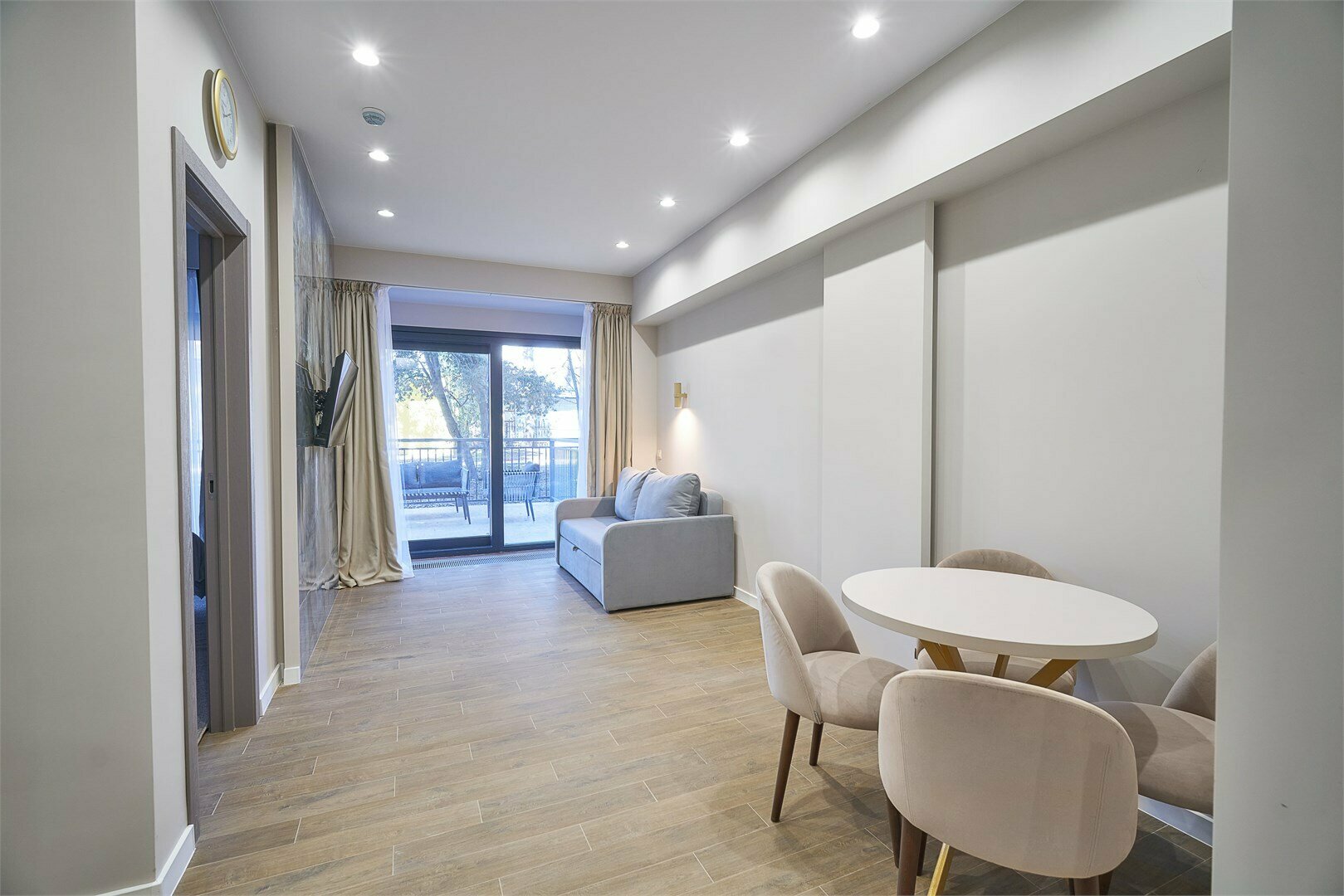 Люкс двухкомнатный с террасой