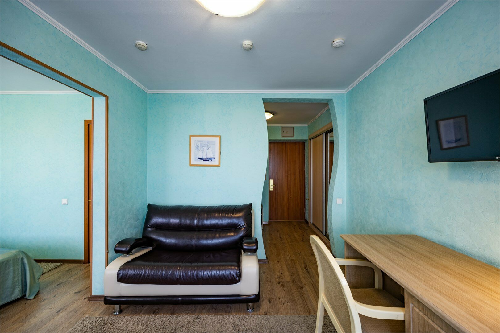 Джуниор Сюит