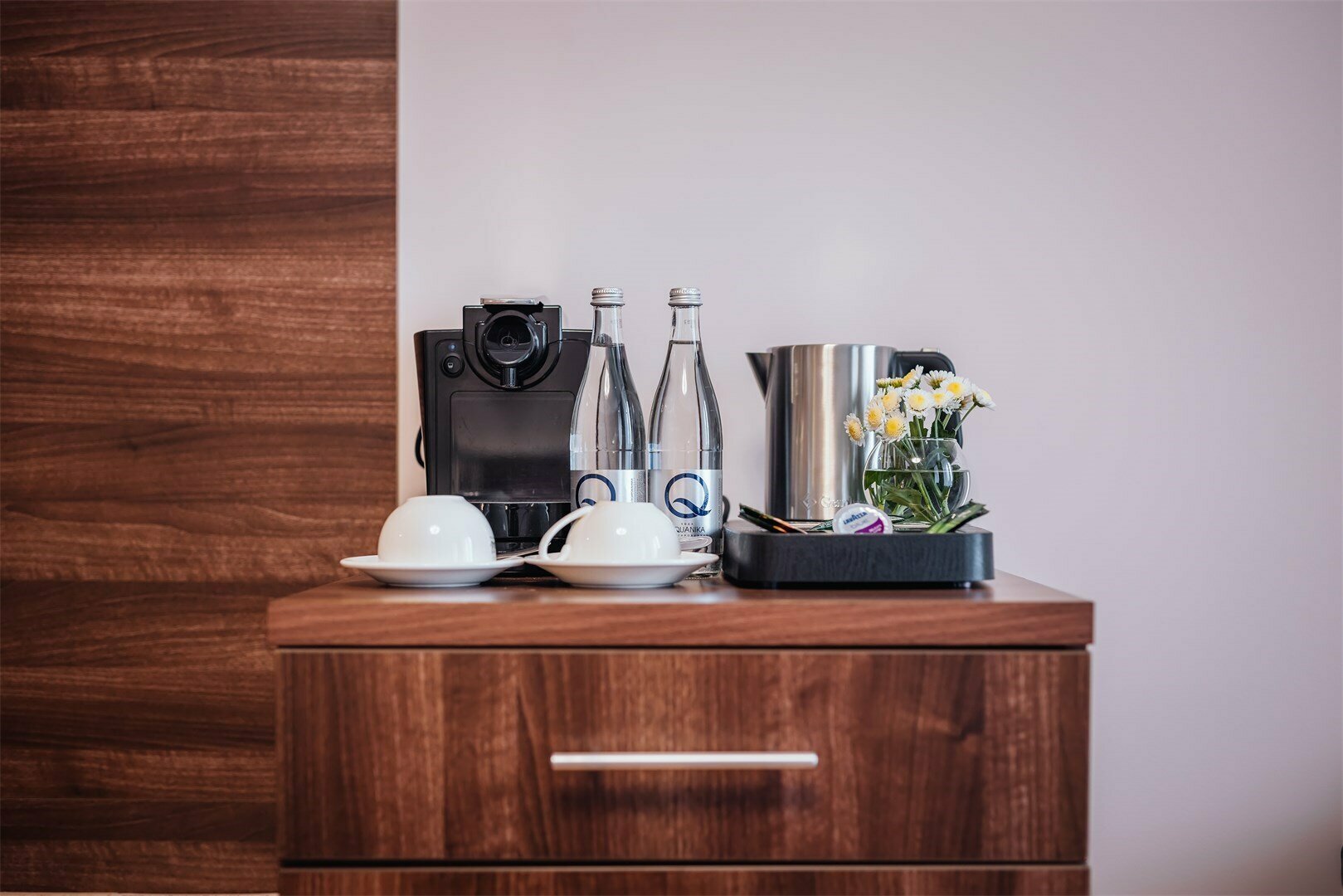 Номер на мансарде с окнами на Малую Конюшенную