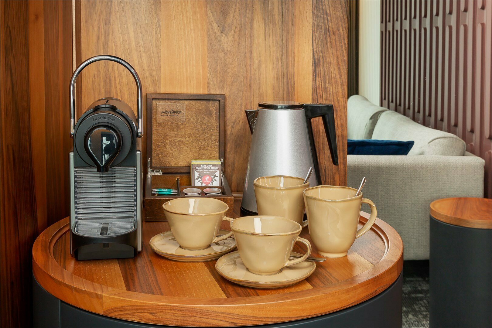 Номер Superior Suite, с видом на город - с двуспальной кроватью и диваном