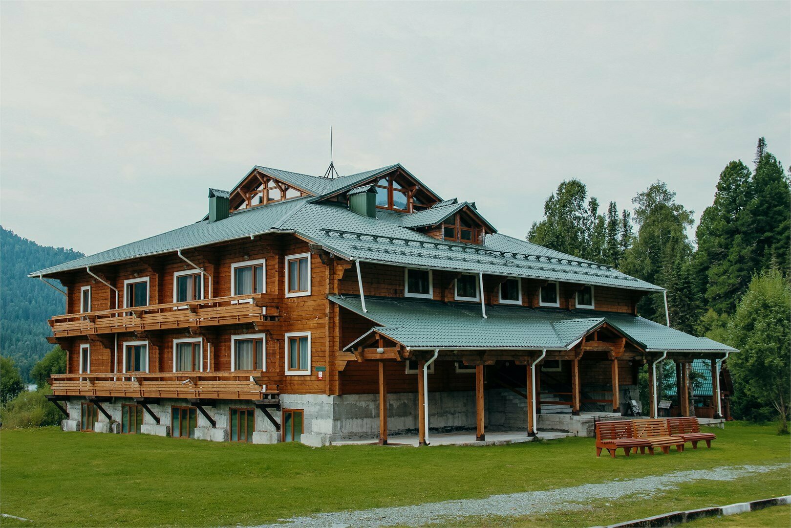 4-местный 3-комнатный стандарт первой категории 46 м2. Главный корпус