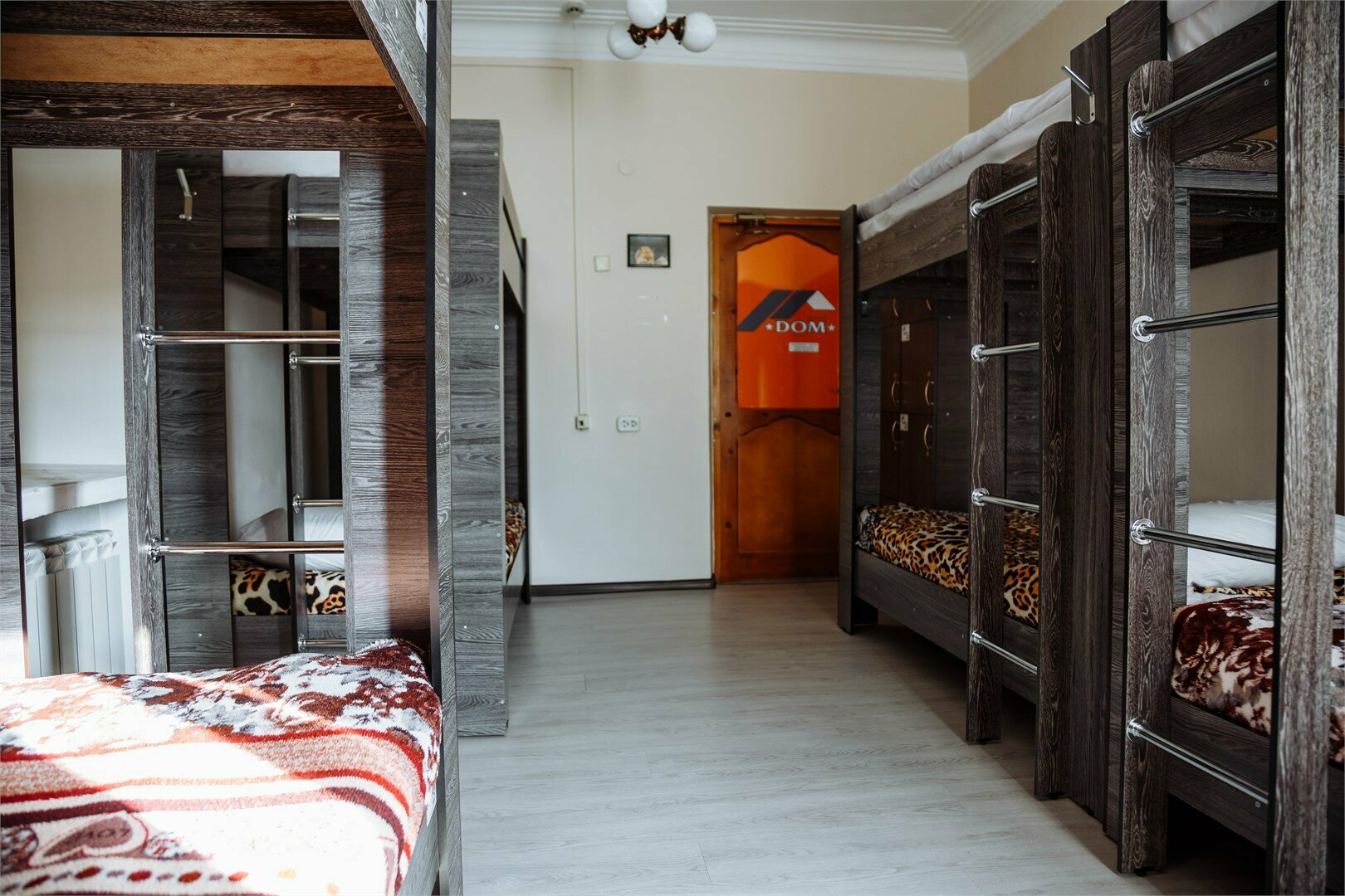 Общий номер. 10 гостей двуярусных кроватей (Женский)