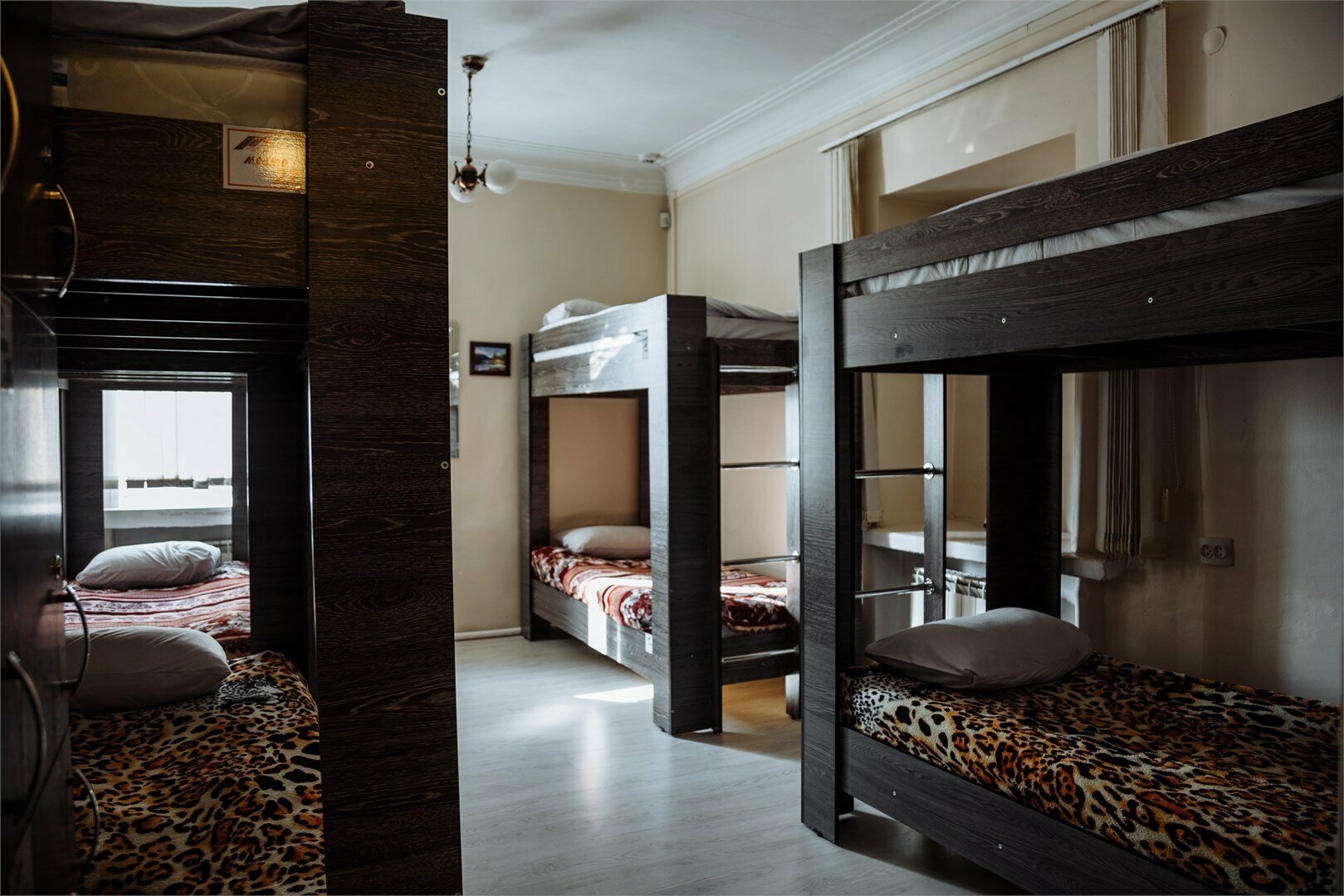 Общий номер. 10 гостей двуярусных кроватей (Женский)