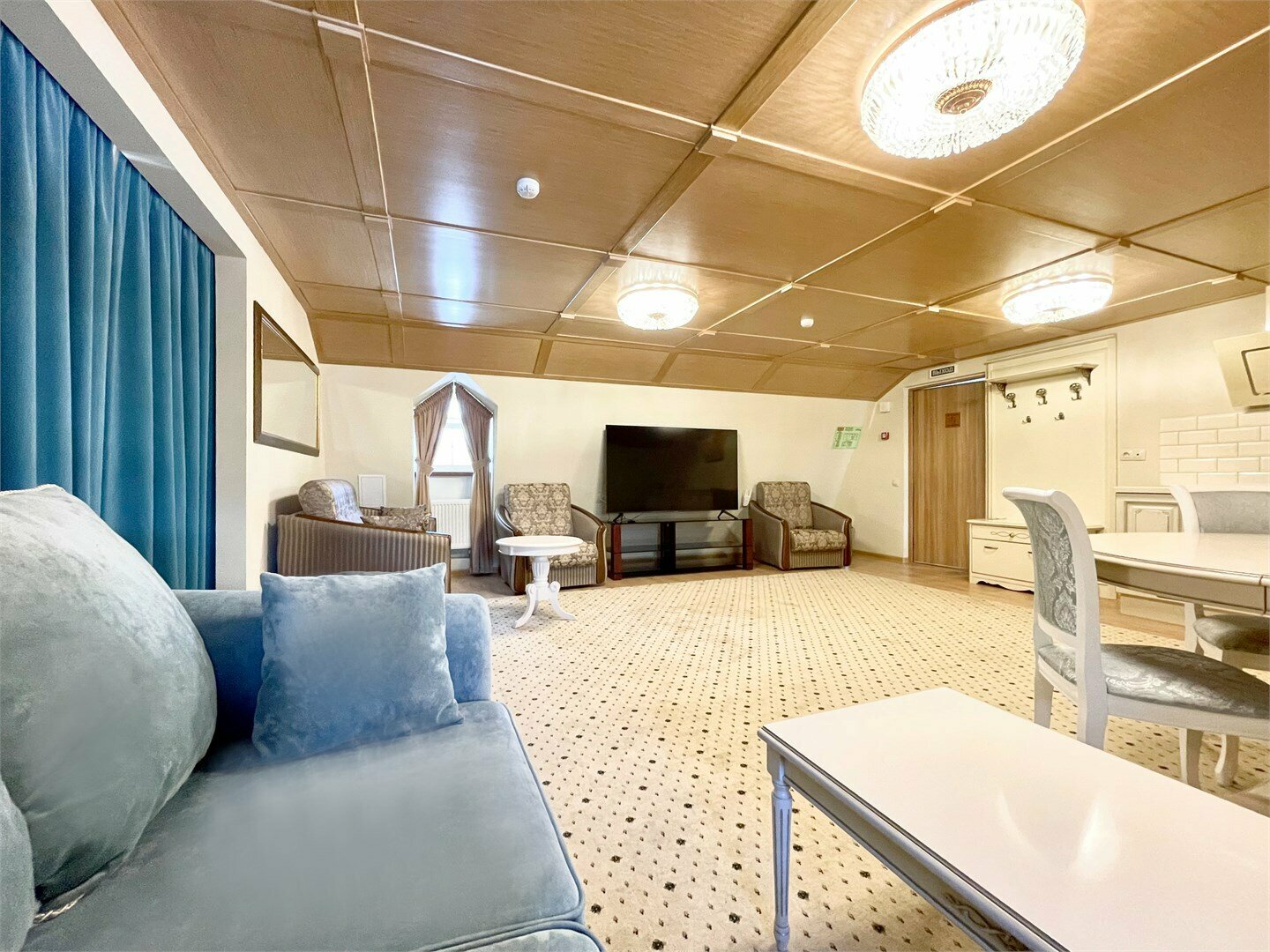 Адмиральский люкс с гидромассажной ванной и сауной