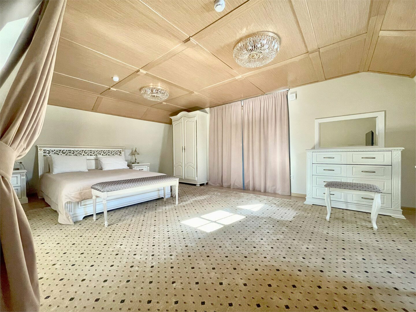 Адмиральский люкс с гидромассажной ванной и сауной