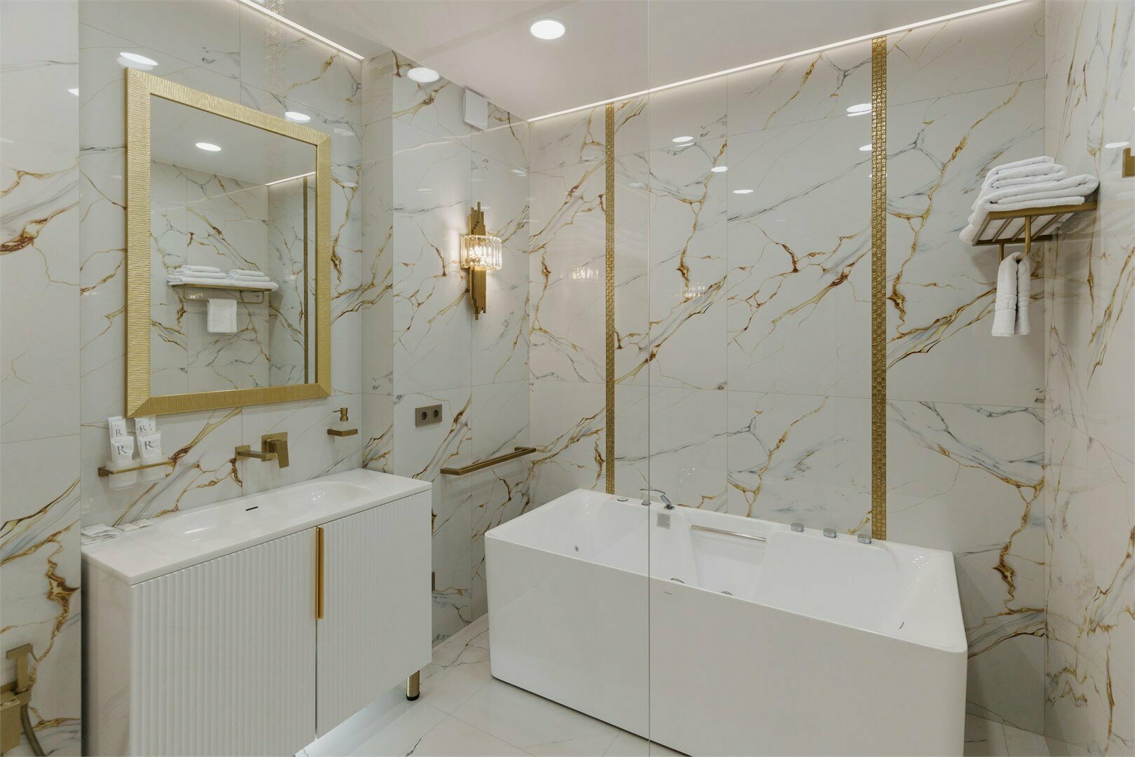 № 6 White Lux (с балконом, вид на море)