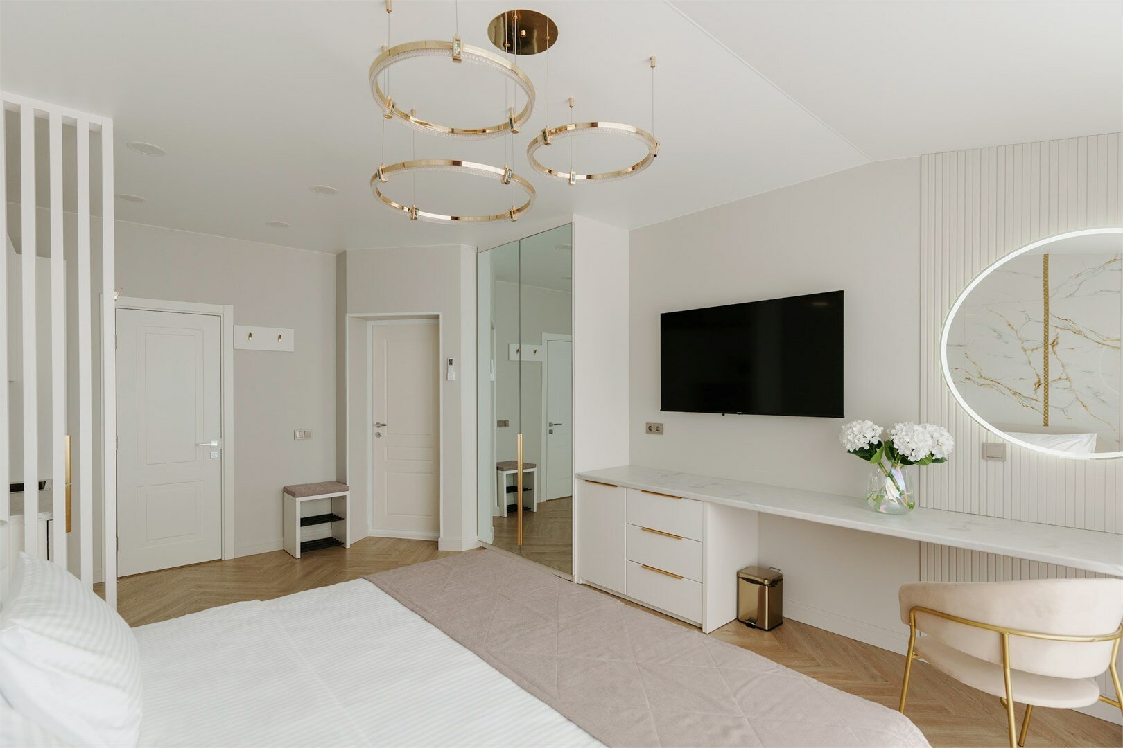 № 6 White Lux (с балконом, вид на море)