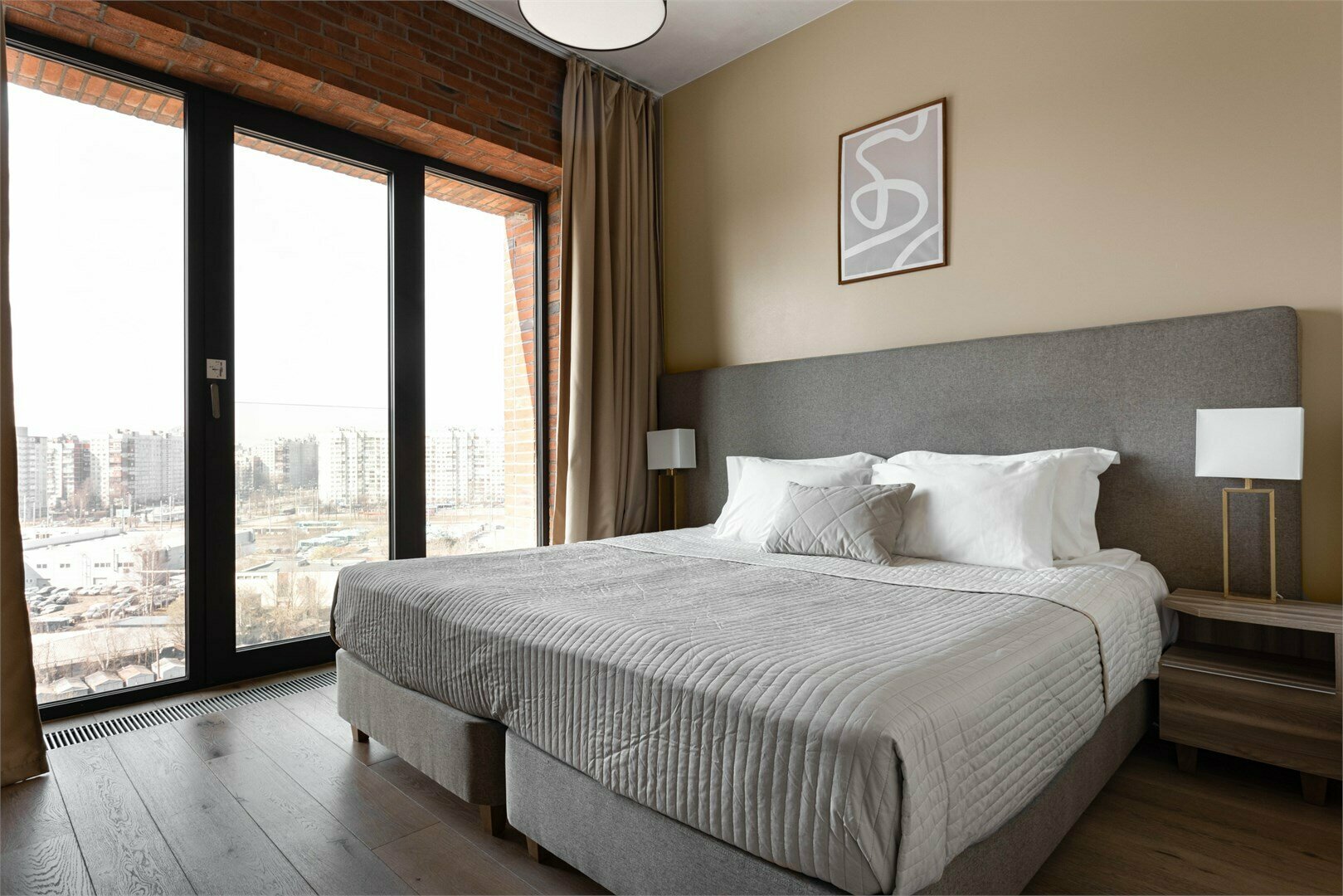 Grand апартамент для 8-ми гостей с видом на город