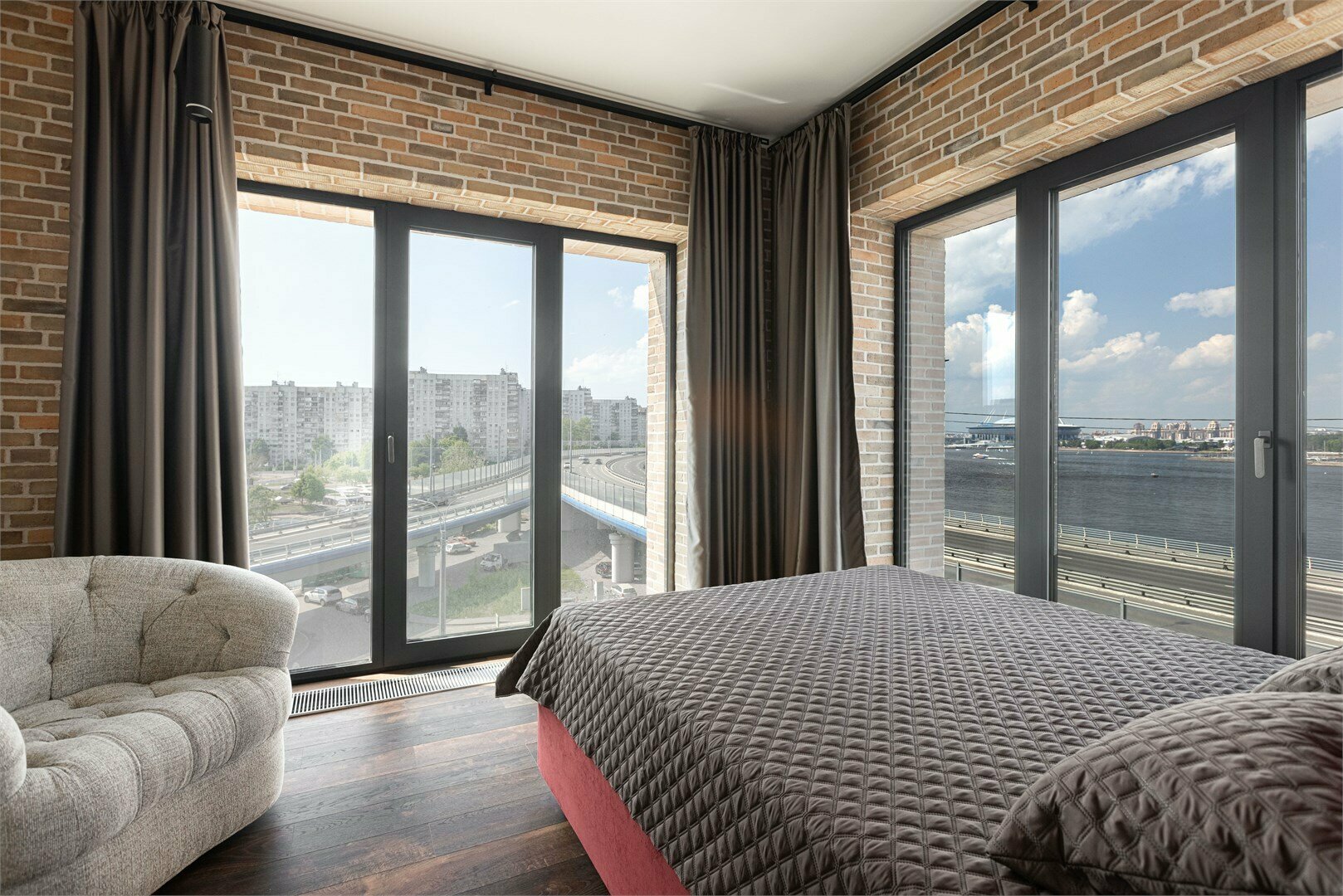 Lux апартамент для 5-х гостей с видом на реку