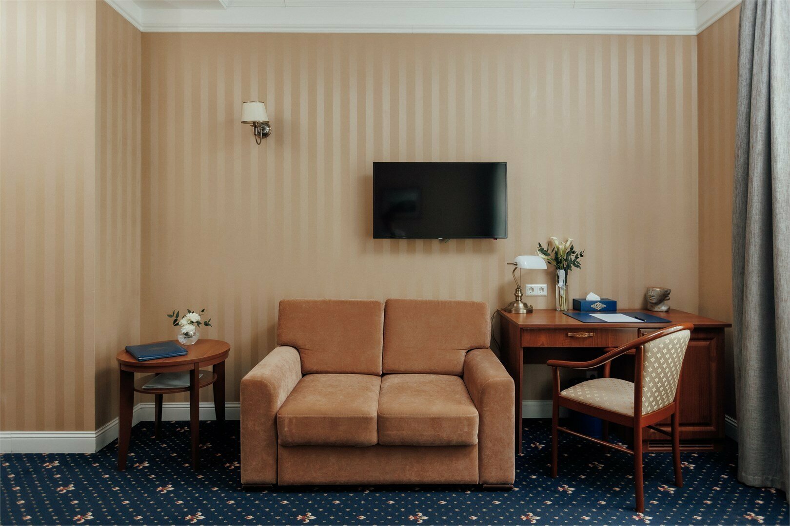 Улучшенный номер c 1 двуспальной или 2 отдельными кроватями