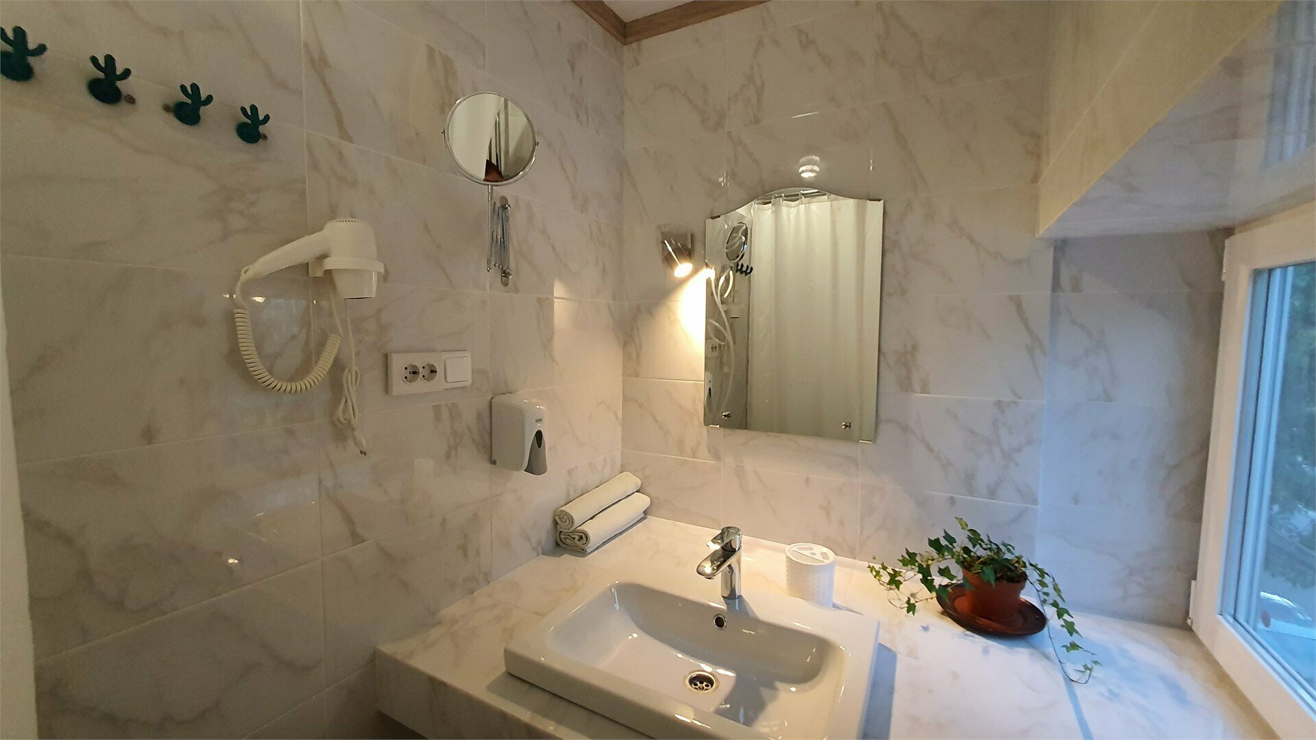 Стандарт с двуспальной кроватью "Кактус"