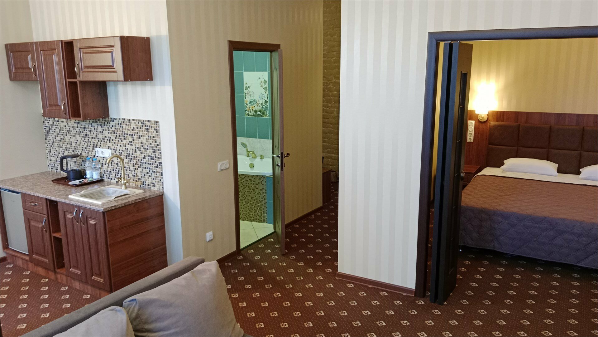 Апартаменты с ванной и балконом