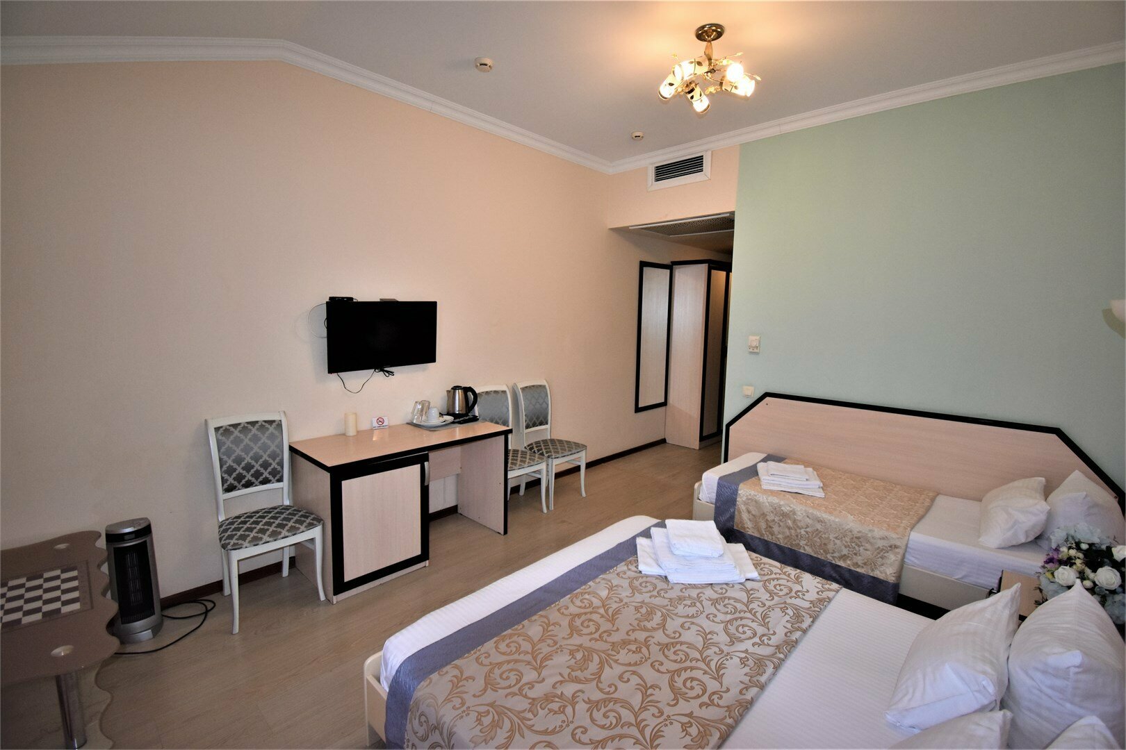 Трехместный номер с основными удобствами