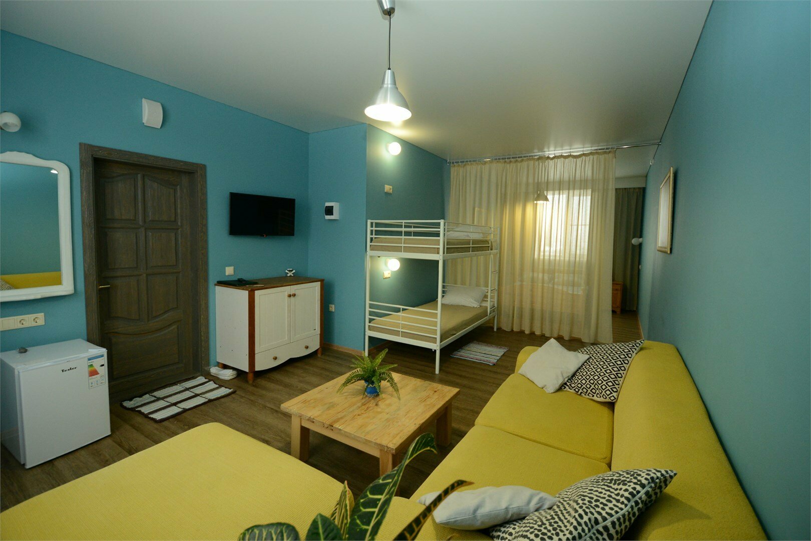 Четырехместный номер с собственной ванной комнатой