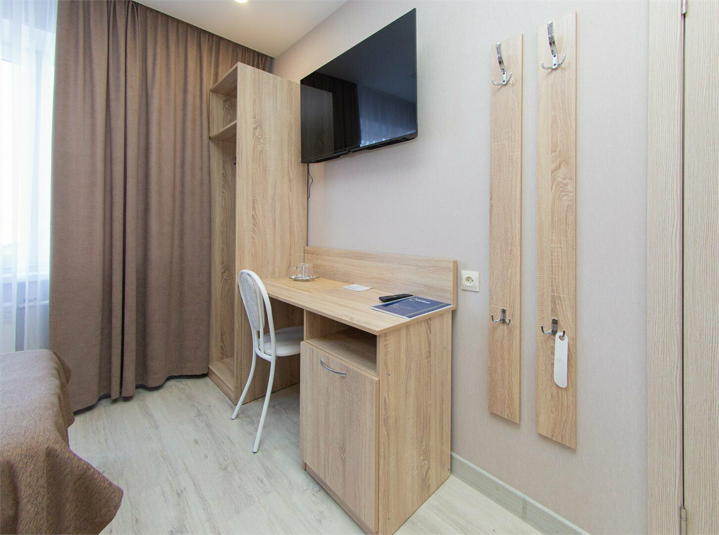 Двухместный номер с 2 отдельными кроватями и общей ванной комнатой