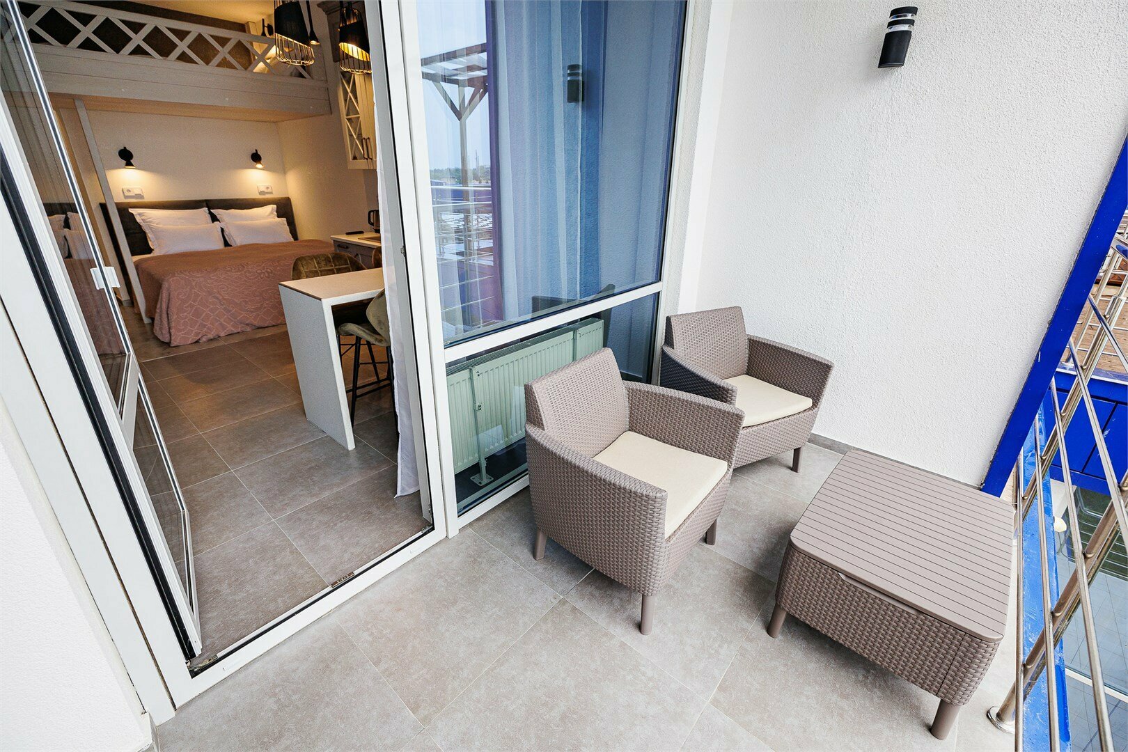 Четырехместный полулюкс c видом на море и бассейном 232