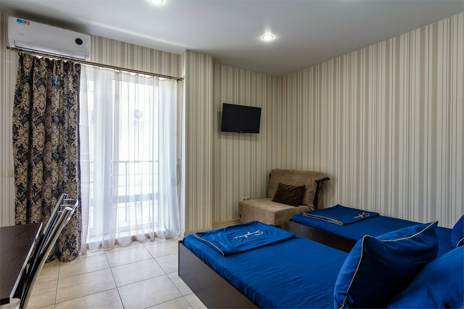 Семейный номер с балконом