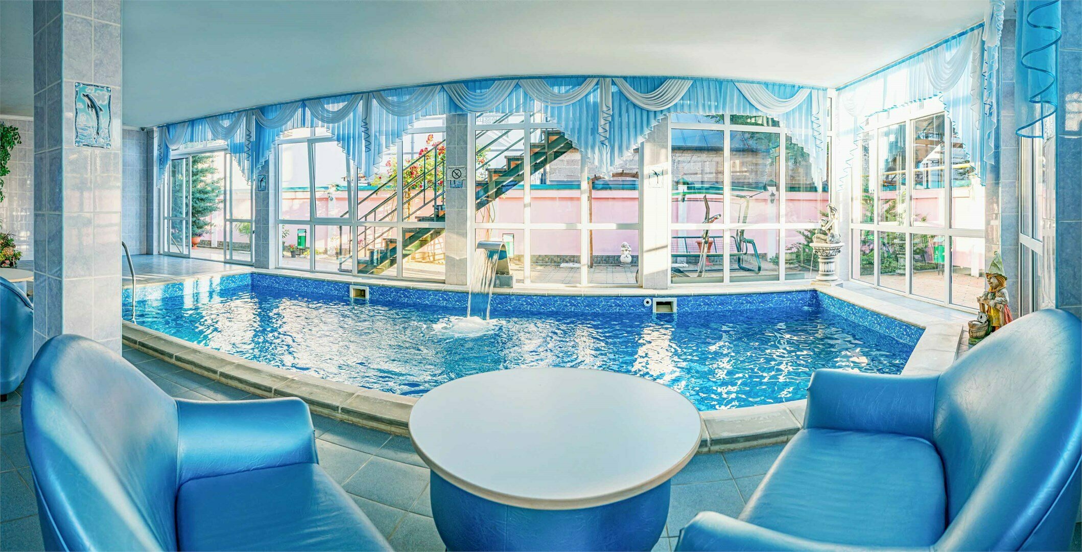 Люкс 2 комнаты  с балконом " трансфер до моря и обратно "