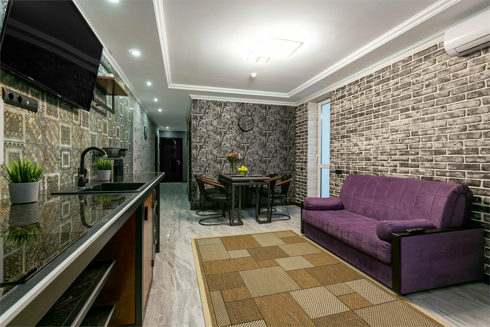 Семейный классический двухкомнатный апартамент