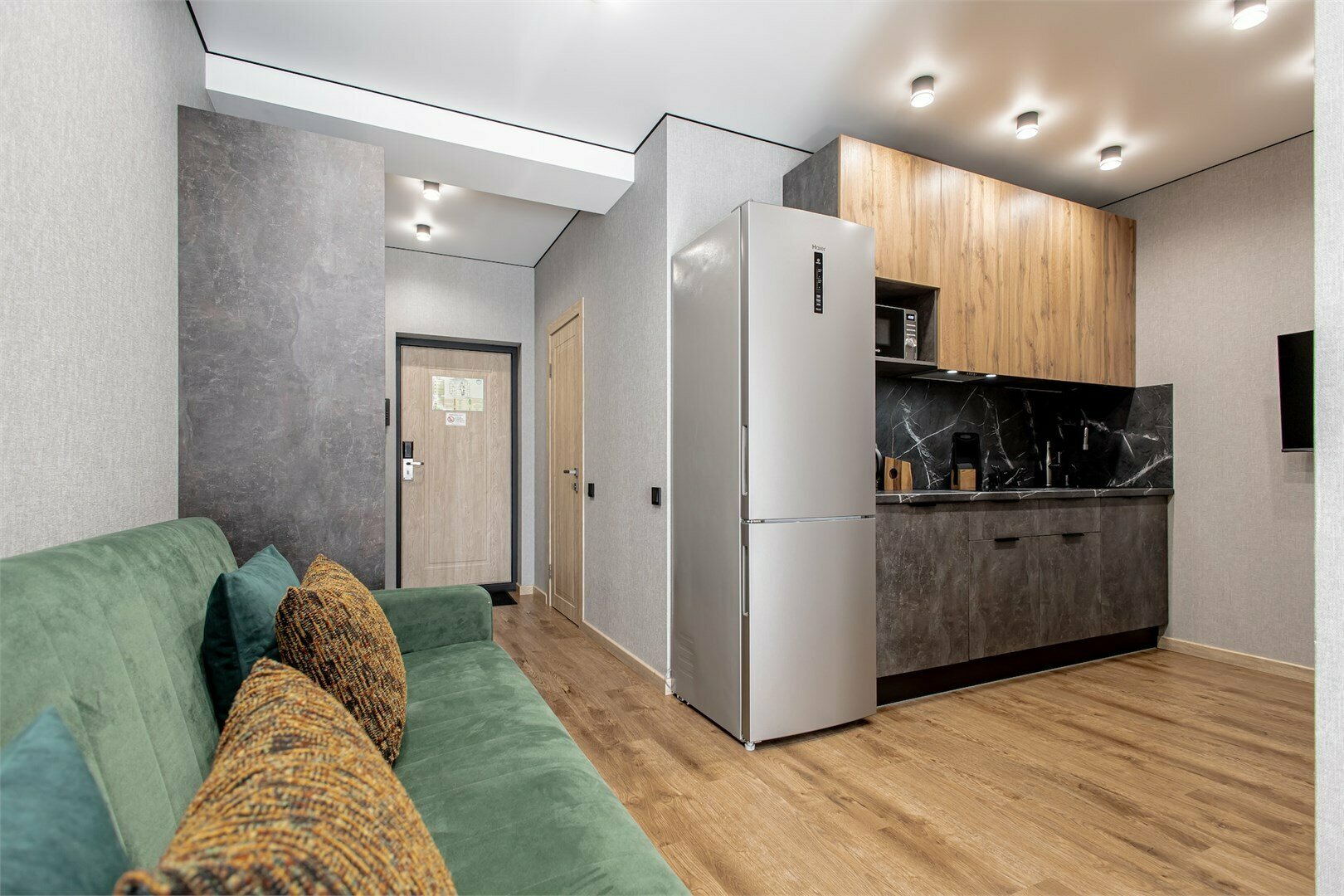 Апартамент с балконом