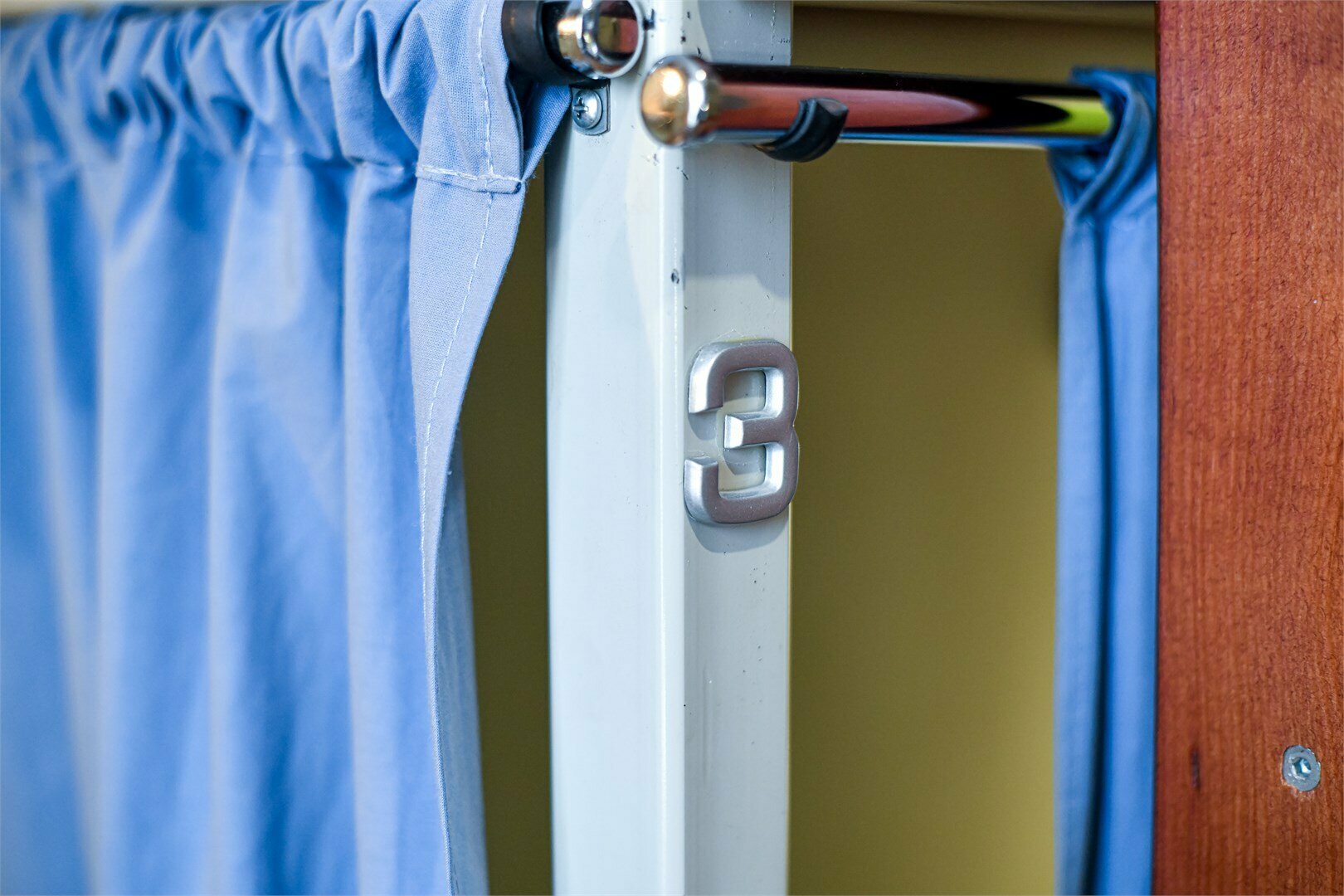 Общий номер для мужчин с 6 кроватями