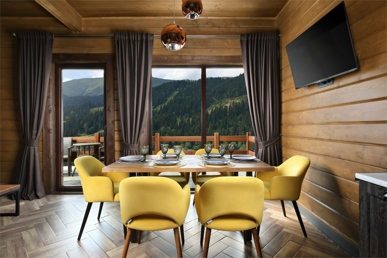 ТАУНХАУС С БАЛКОНОМ С ВИДОМ НА ГОРЫ