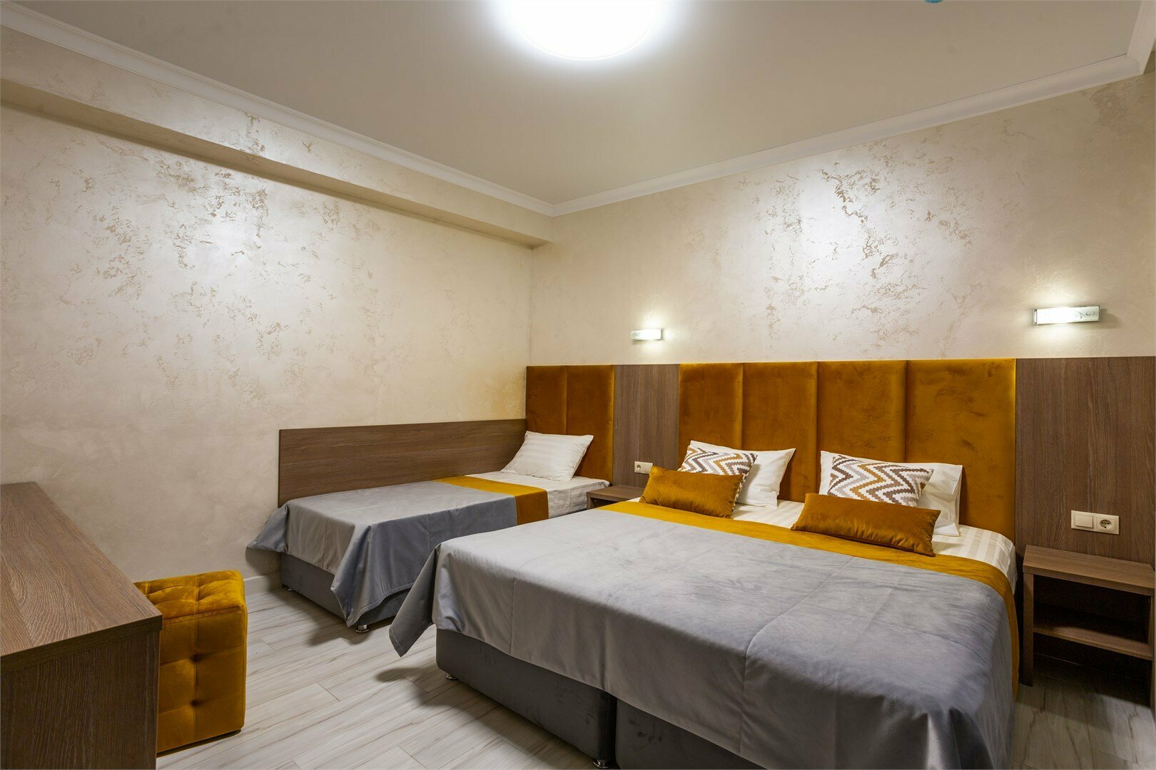 Трехместный Люкс с панорамным видом на горы