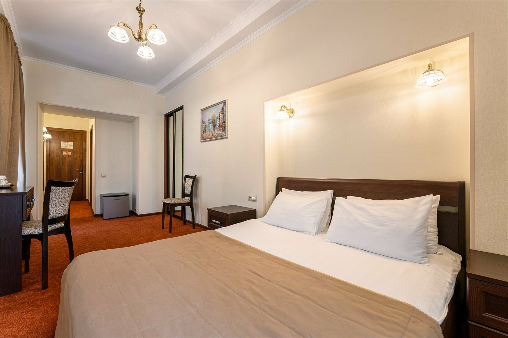 Стандартный номер с 1 кроватью вид на город или во внутренний двор