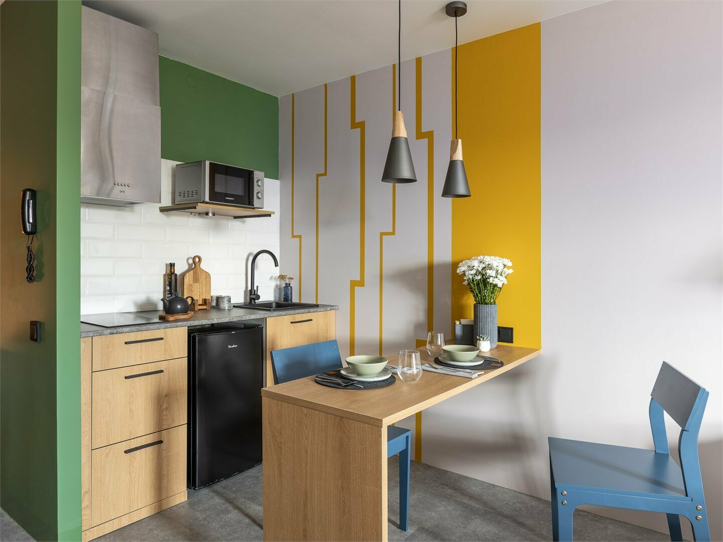 Студия с одной большой кроватью