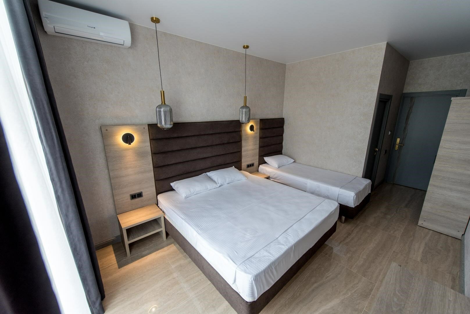 Трехместный стандарт с видом на бассейн