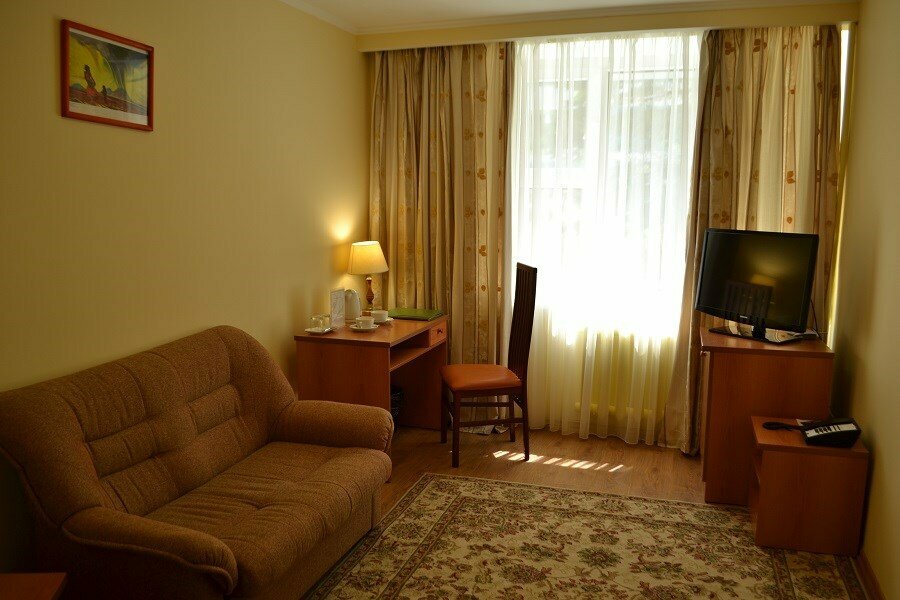 Джуниор Сюит