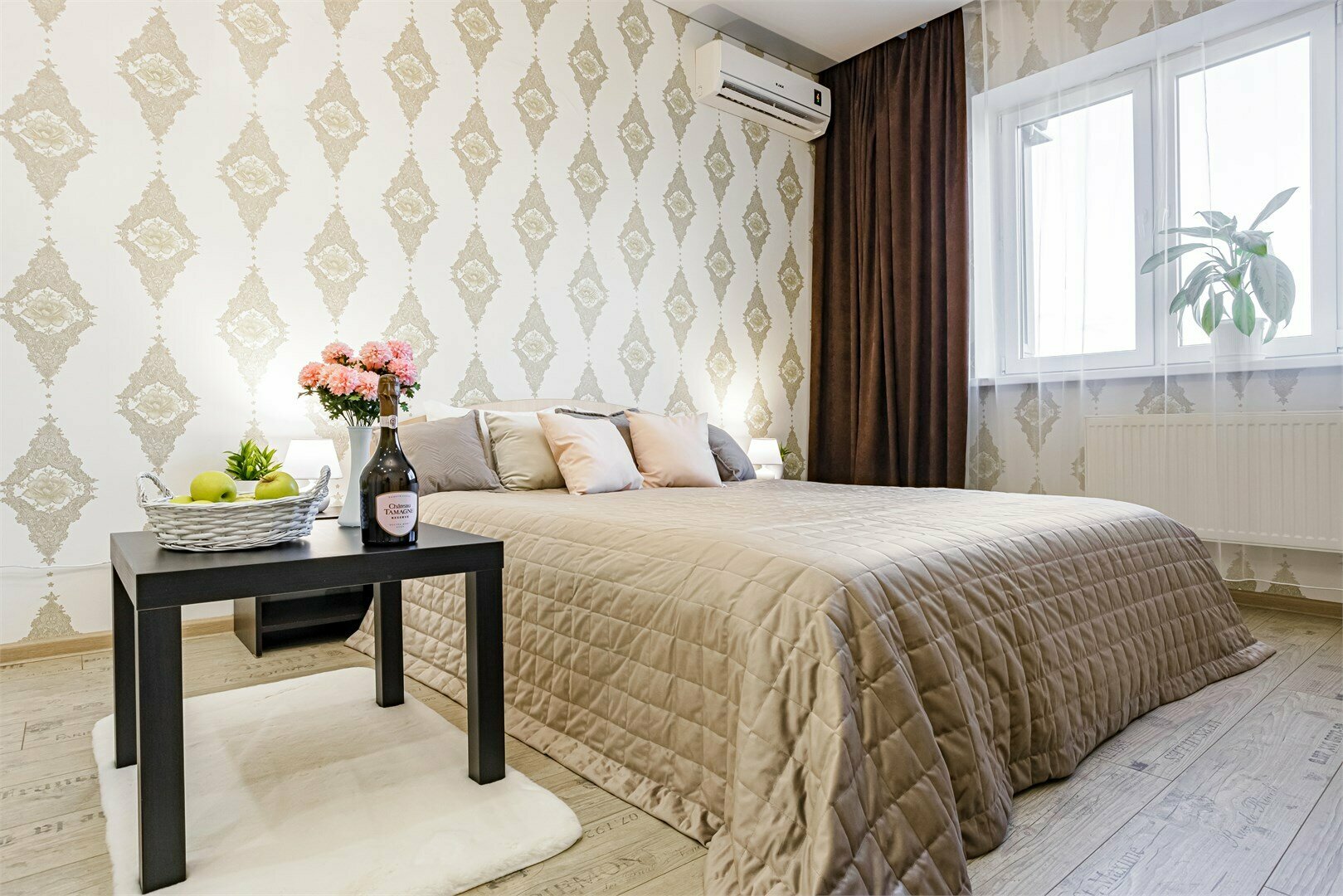 Апартаменты с видом на город на очень высоком этаже 202