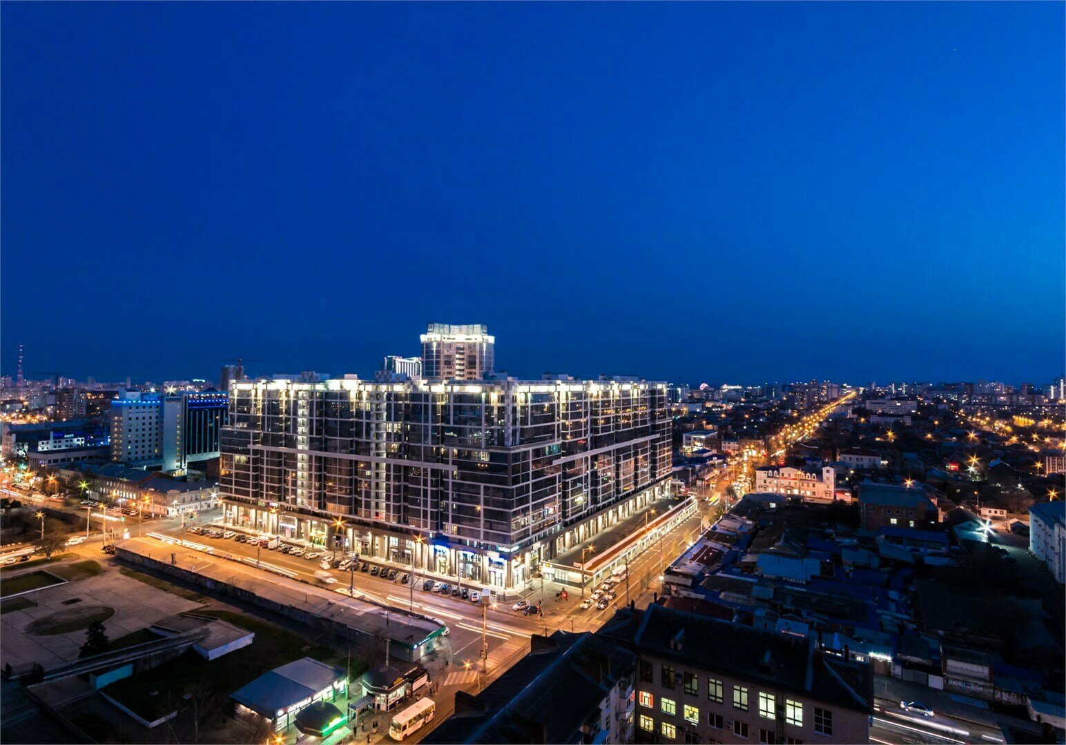 Апартаменты с видом на город на очень высоком этаже 202